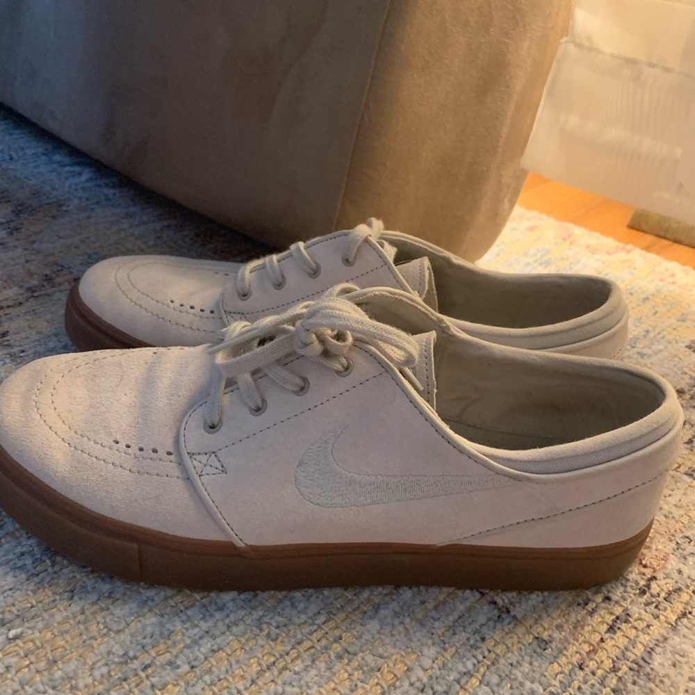 Nike men’s casual shoe